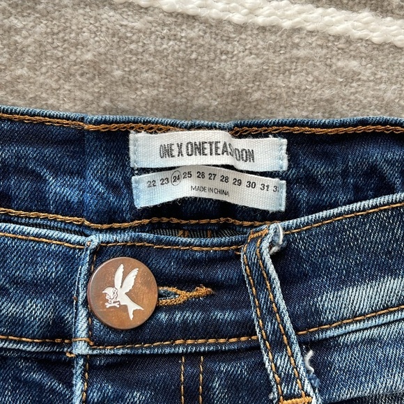 ONE X One Teaspoon Harlets High-Rise Fitted Twisted Cuff Hem Denim Shorts| 24 - Picture 4 of 5